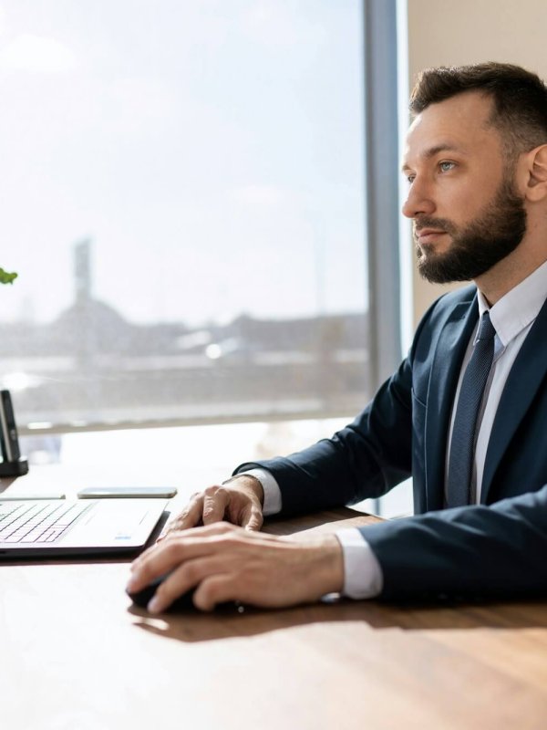 insurance services manager for businessmen and entrepreneurs